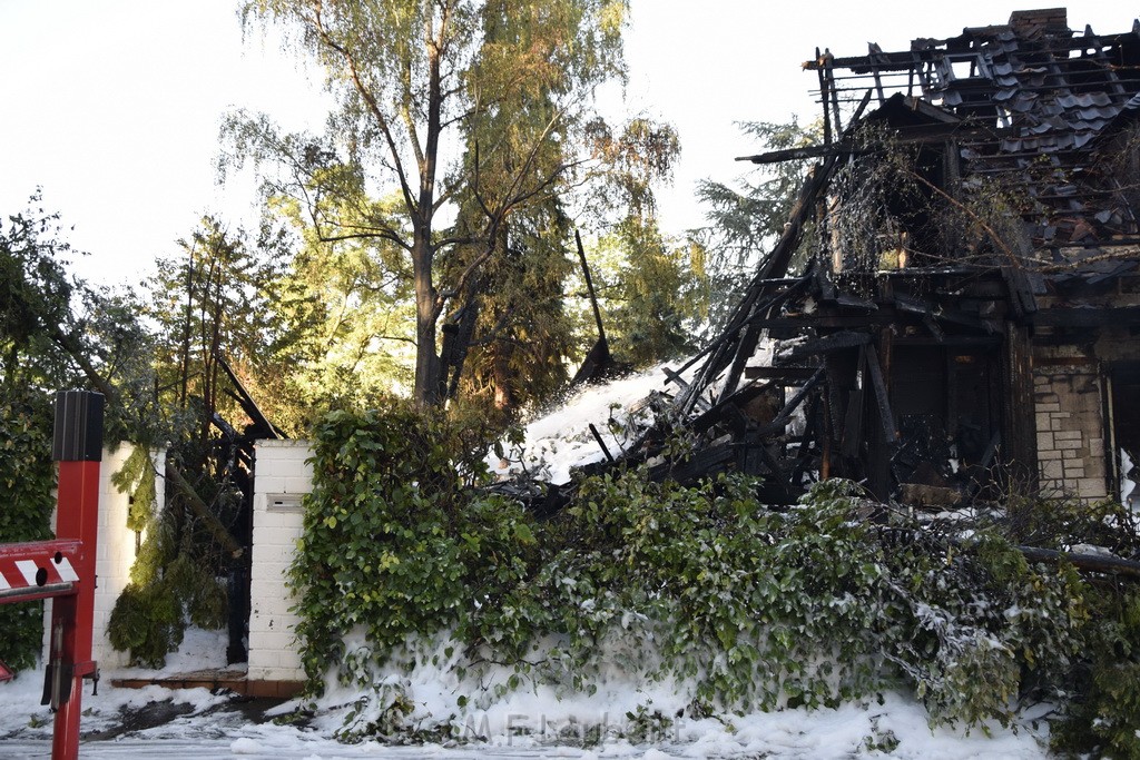 Grossfeuer Einfamilienhaus Siegburg Muehlengrabenstr P1143.JPG - Miklos Laubert